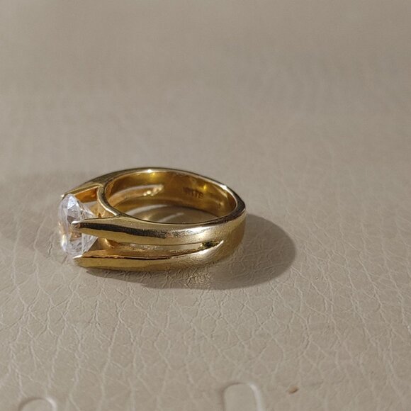 Gold Tone Ring 18KT GE 8mm Round Clear Simulated Diamond Center Stone - Picture 8 of 8